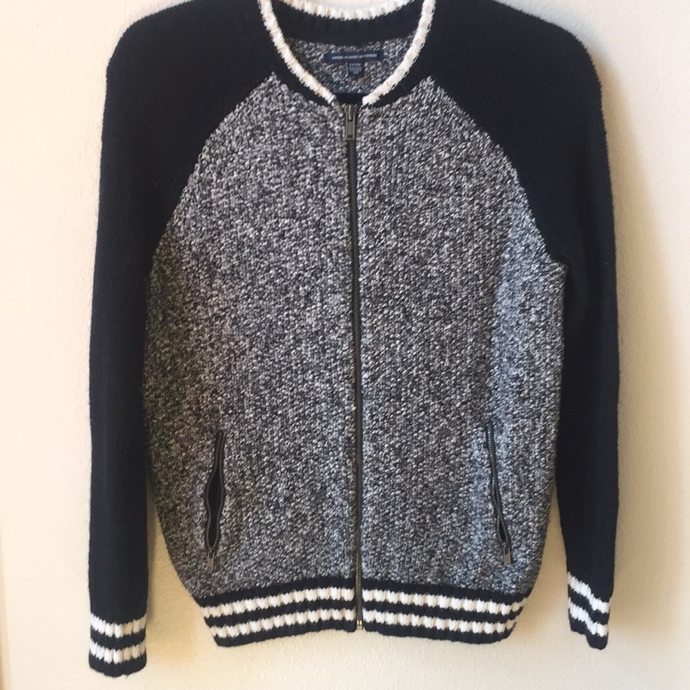AMERICAN EAGLE ZIP UP SWEATER